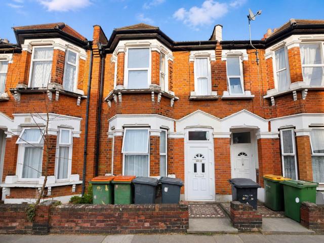 Apartment for rent in Plashet, Greater London
