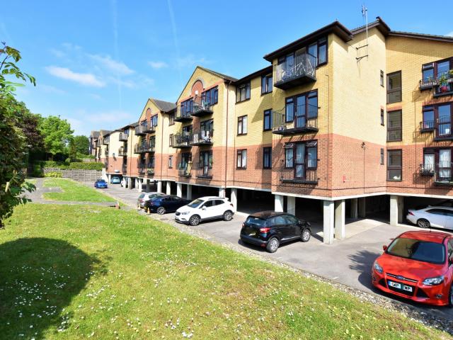 Apartment for rent in Swanscombe and Greenhithe, Monks Orchard