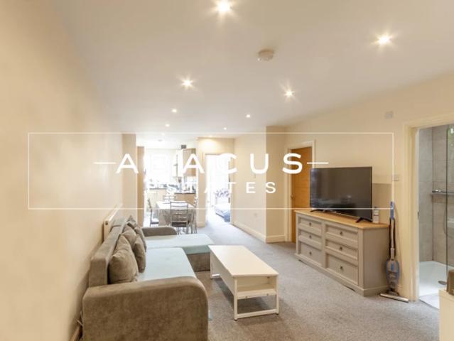 Apartment for rent in Brondesbury, Greater London