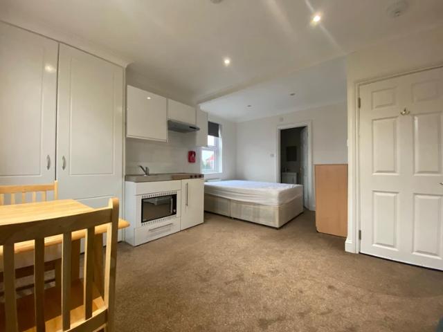 Studio for rent in Cricklewood, Greater London