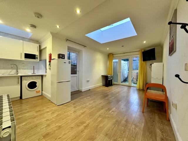 Apartment for rent in Cricklewood, Greater London