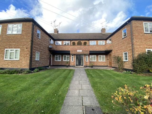 Apartment for rent in Mill Hill, Greater London