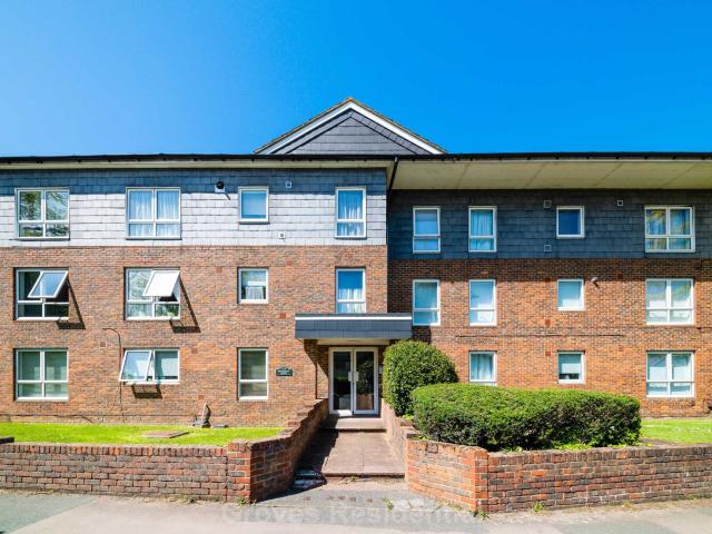 Apartment for rent in Cuddington, Epsom and Ewell
