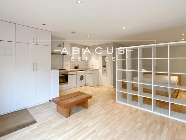 Studio for rent in Queen's Park, Greater London