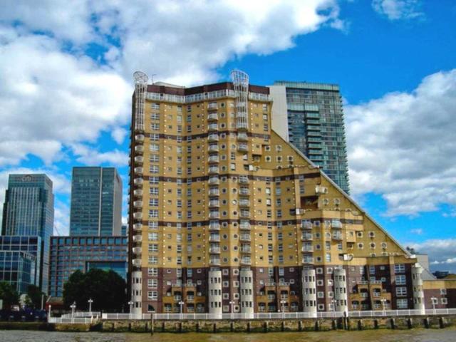 Apartment for rent in Canary Wharf, Greater London