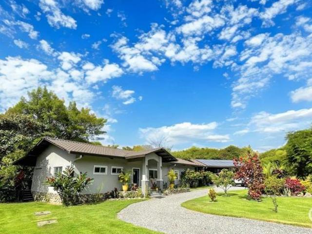Propiedad de 3 Acres Frente al río con Casita en venta en Macano Cochea