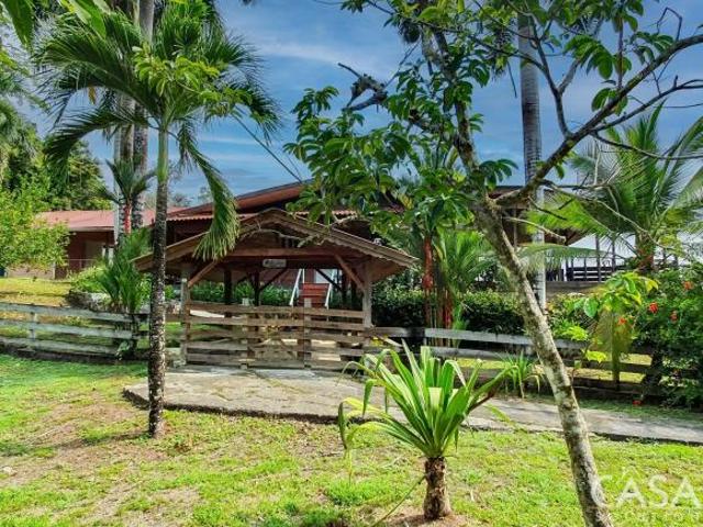 Propiedad de 4h con vistas en Tierra Oscura, Bocas del Toro