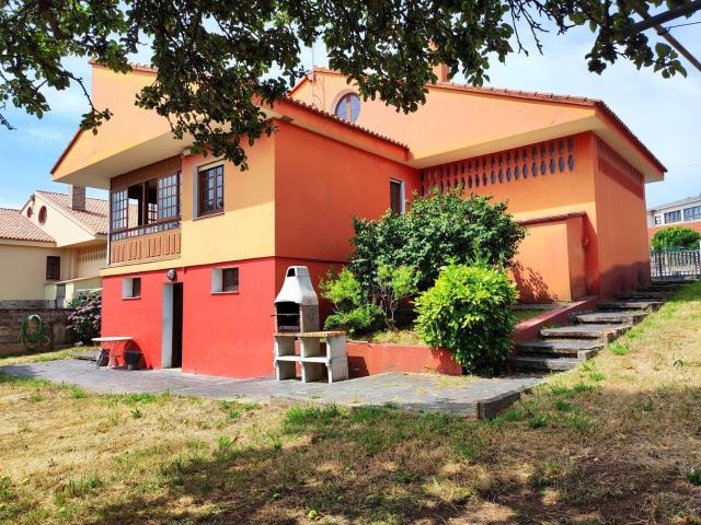 Chalet en venta en Oleiros, A Coruña