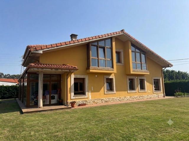 Chalet en venta en Avilés, Asturias