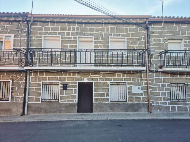 Casa en venta en Burgohondo, Ávila