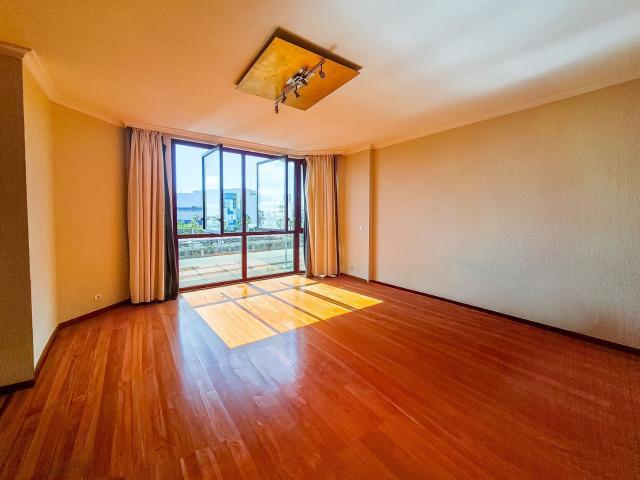 Piso en venta en Santa Catalina-Canteras, Gran Canaria
