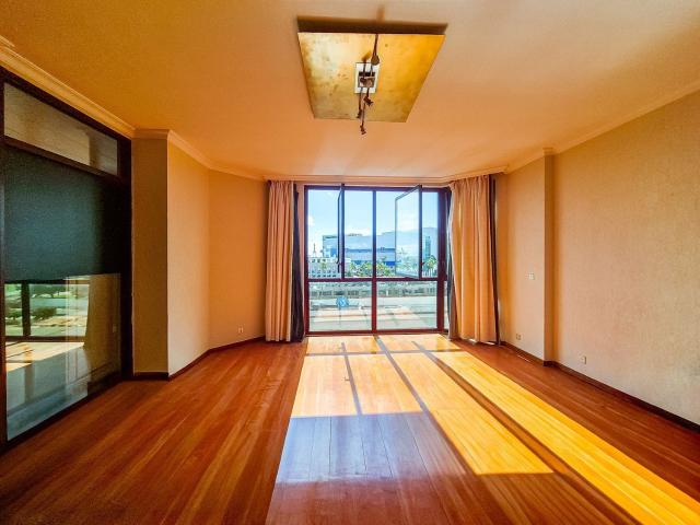 Piso en venta en Santa Catalina-Canteras, Gran Canaria