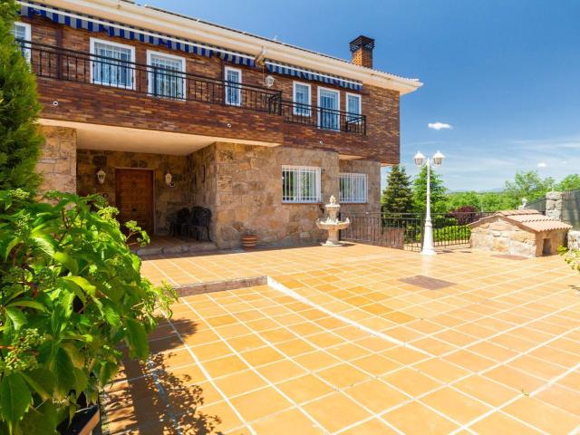 Chalet en venta en Colmenarejo, Madrid