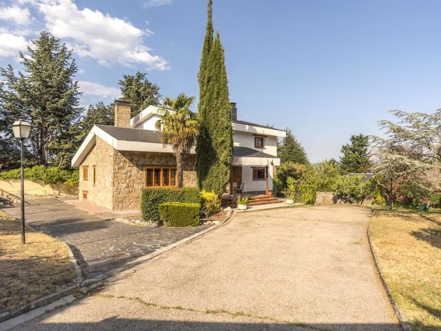 Villa en venta en Guadarrama, Colonia Monte Pinar
