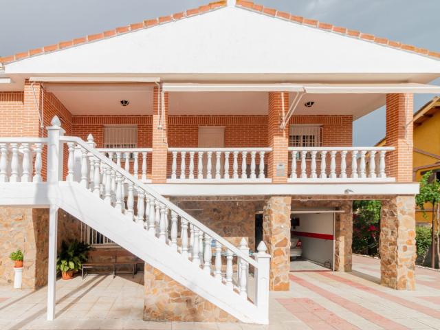 Villa en venta en Paracuellos De Jarama