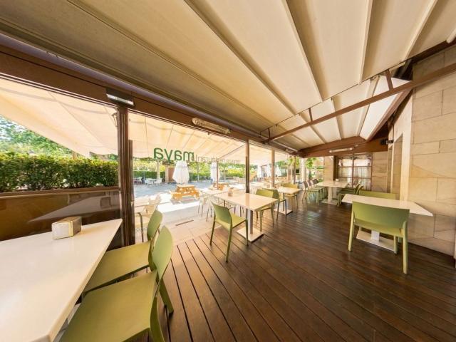 Local Comercial en venta en Esquíroz, Iruñerria