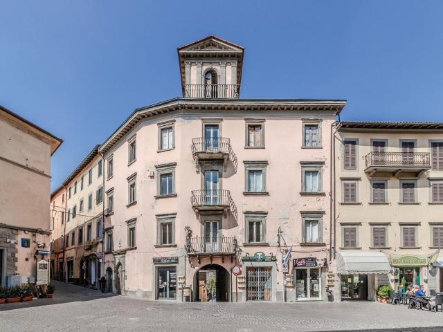 Locale Commerciale in vendita a Unione Comuni Garfagnana, Castelnuovo Di Garfagnana