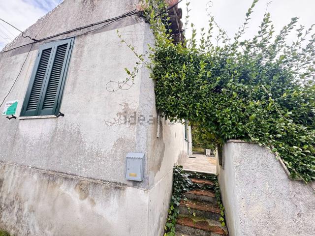 Rustico in vendita a Frosinone, Lazio
