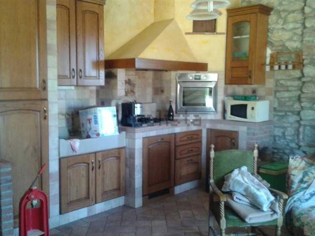 Rustico in vendita a Montevettolini, Pistoia