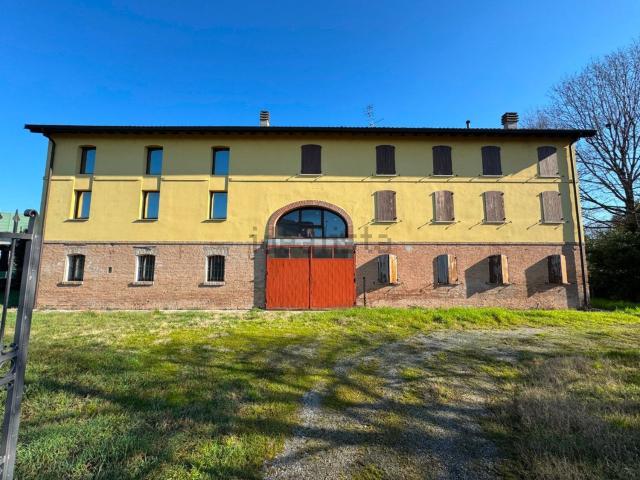 Rustico in vendita a Mancasale, Re