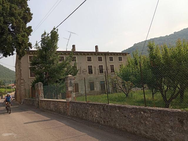Rustico in vendita a Nord-Est, Brenzone