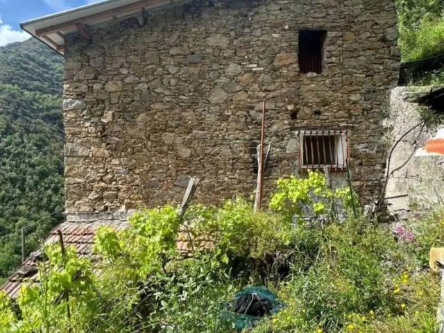 Rustico in vendita a Castel Vittorio, Liguria