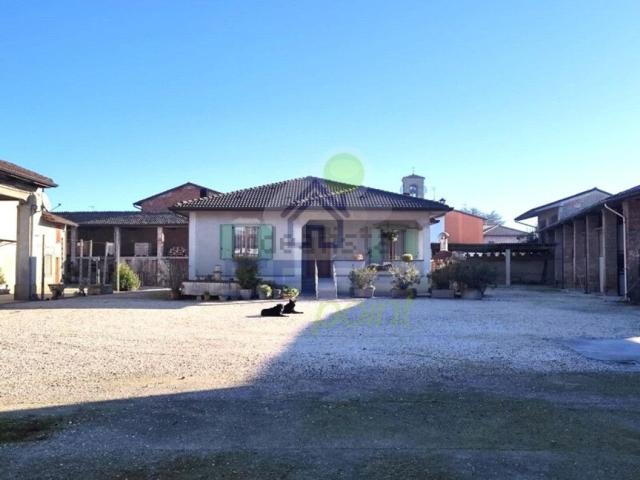 Rustico in vendita a Pieve Terzagni, Lombardia
