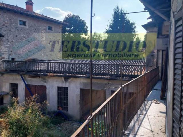 Rustico in vendita a Piazza, Caprino Bergamasco
