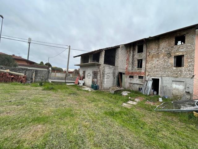 Rustico in vendita a Zoppola, Friuli-Venezia Giulia