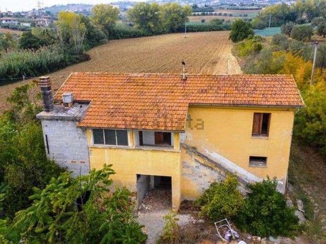 Rustico in vendita a Roseto Degli Abruzzi, Abruzzo
