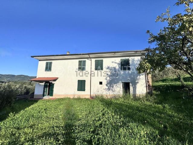 Rustico in vendita a Lamporecchio, Toscana