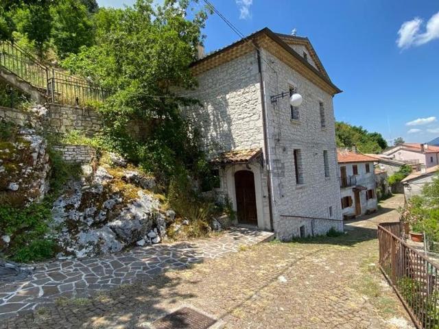 Rustico in vendita a Carovilli, Molise
