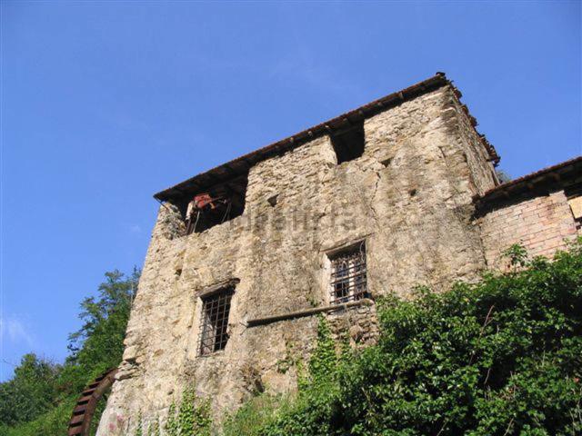 Rustico in vendita a Castel Vittorio, Provincia di Imperia