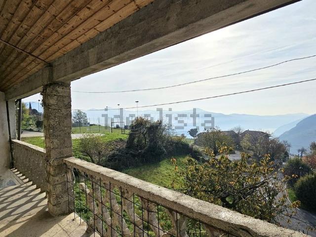 Rustico in vendita a Parzanica, Lombardia