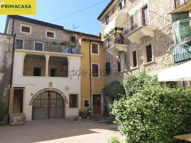 Rustico in vendita a Fumane, Veneto