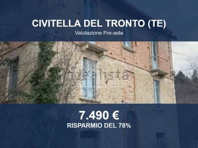 Rustico in vendita a Unione dei Comuni della Val Vibrata, Civitella Del Tronto