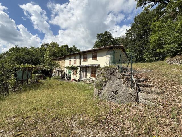 Rustico in vendita a Badia Calavena, Veneto