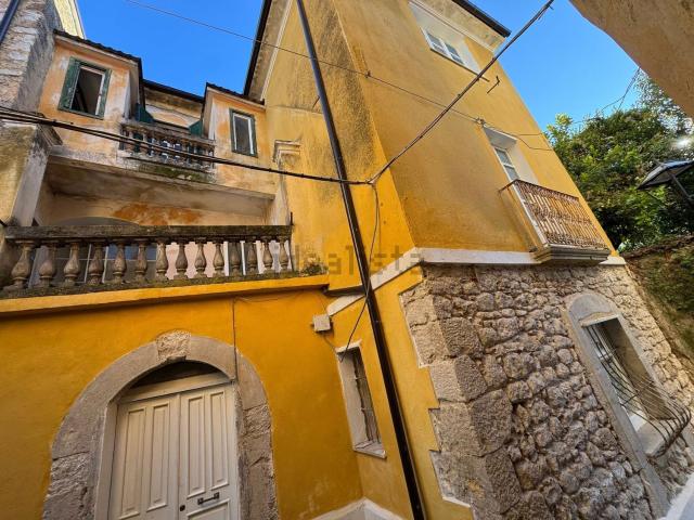 Rustico in vendita a Roccasecca, Lazio