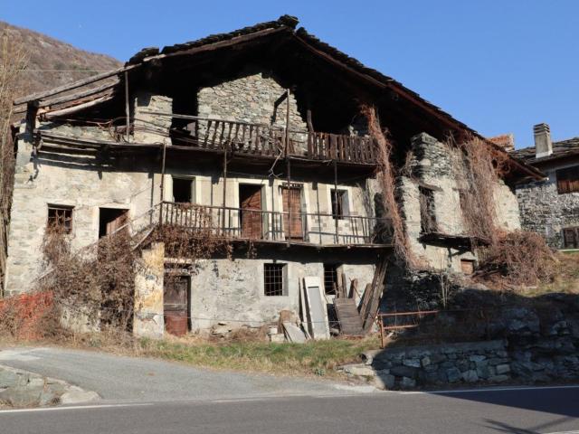 Rustico in vendita a Montjovet, Aosta