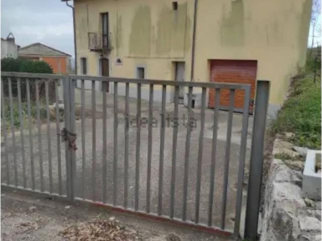 Rustico in vendita a Montecalvo Irpino, Campania