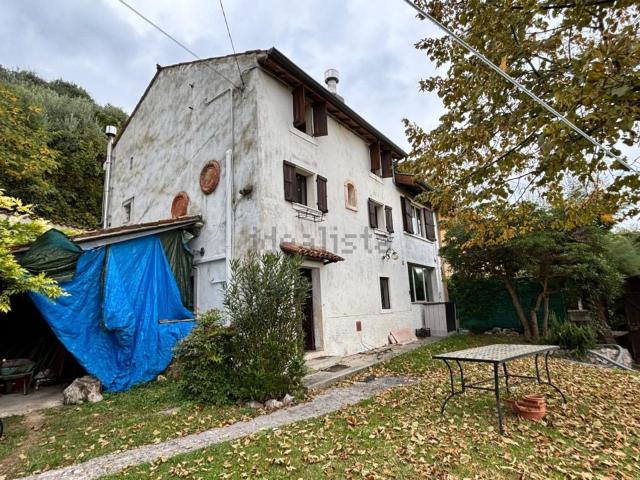 Rustico in vendita a Tregnago, Veneto