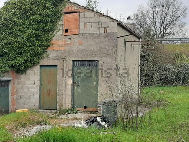 Rustico in vendita a Monteroduni, Molise