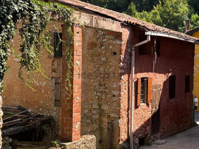 Rustico in vendita a Torrebelvicino, Veneto