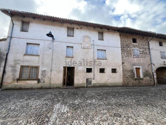 Rustico in vendita a Mereto Di Tomba, Friuli-Venezia Giulia