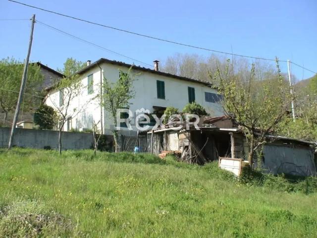 Rustico in vendita a Unione Comuni Garfagnana, Villa Collemandina
