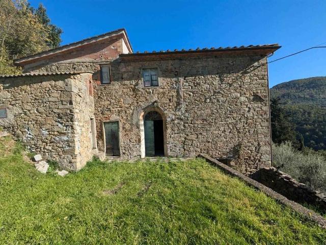 Rustico in vendita a Tobbiana, Montale