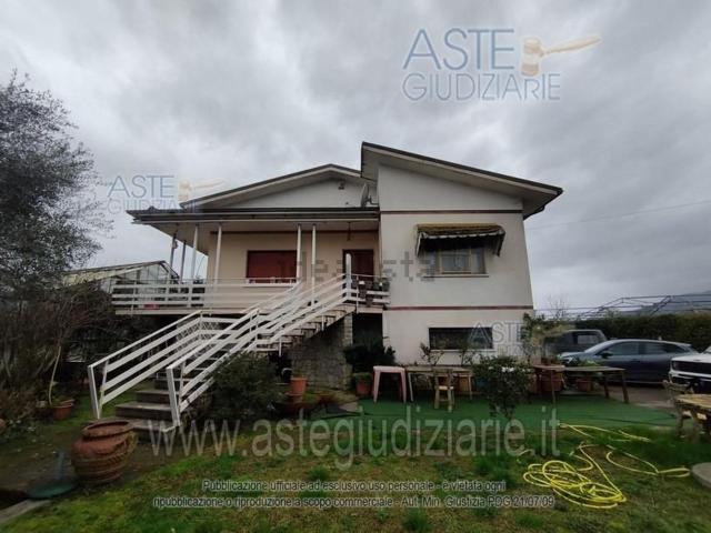 Rustico in vendita a Uzzano, Uzzano E Castello