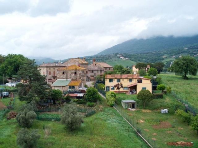 Rustico in vendita a Corciano, Umbria