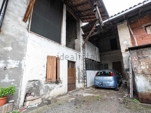 Rustico in vendita a Molteno, Lombardia