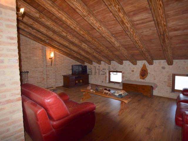 Rustico in vendita a Crocetta Del Montello, Veneto
